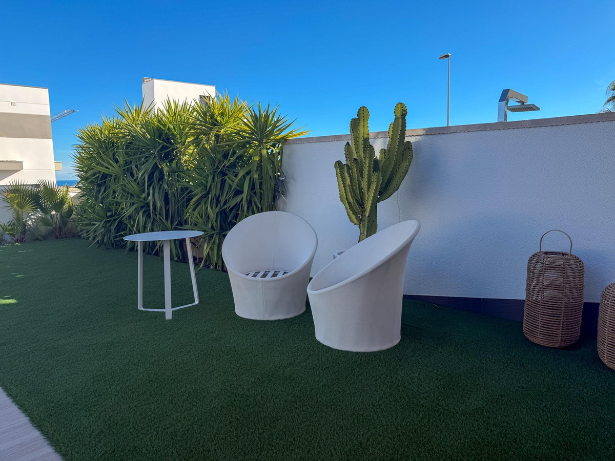 Se vende Villa - Chalet de 4 dormitorios en Costa Blanca, Alicante, España