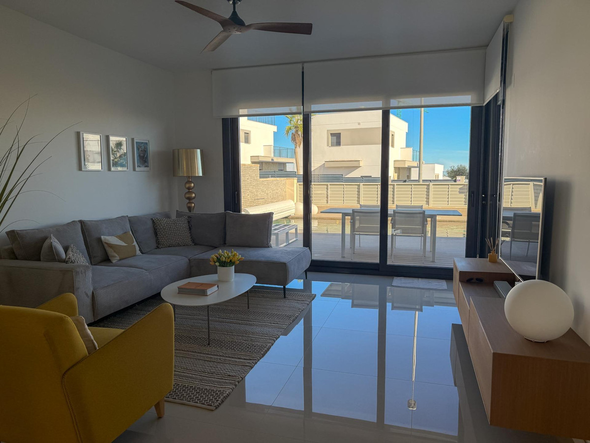 Se vende Villa - Chalet de 4 dormitorios en Costa Blanca, Alicante, España