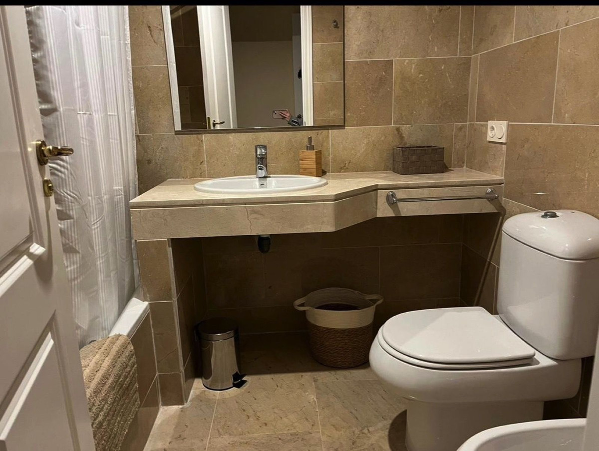 Se vende Apartamento Planta Media de 2 dormitorios en Costa Del Sol, Málaga, España