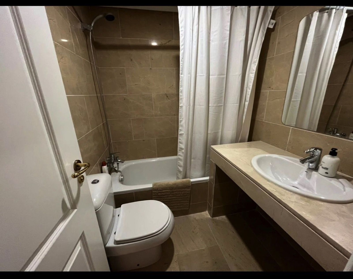 Se vende Apartamento Planta Media de 2 dormitorios en Costa Del Sol, Málaga, España