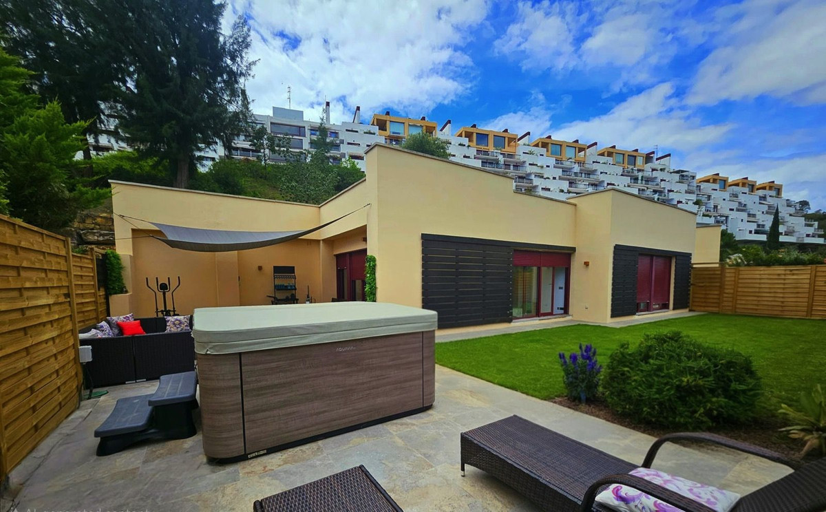 Se vende Villa - Chalet de 3 dormitorios en Costa Del Sol, Málaga, España