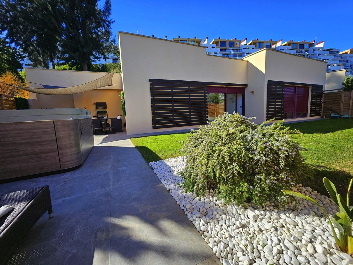 Se vende Villa - Chalet de 3 dormitorios en Costa Del Sol, Málaga, España