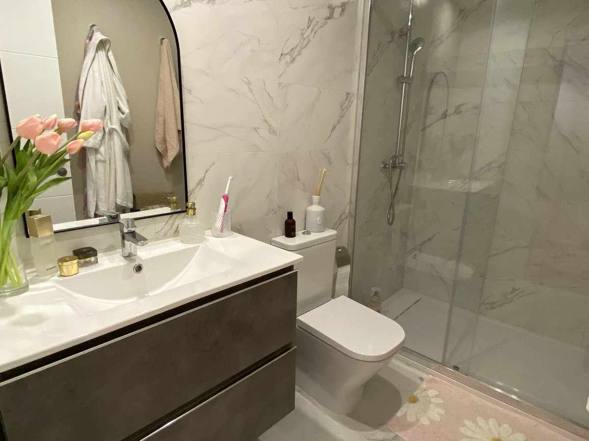 2 Bed Apartment for sale in Estepona Costa Del Sol, Málaga, Spain