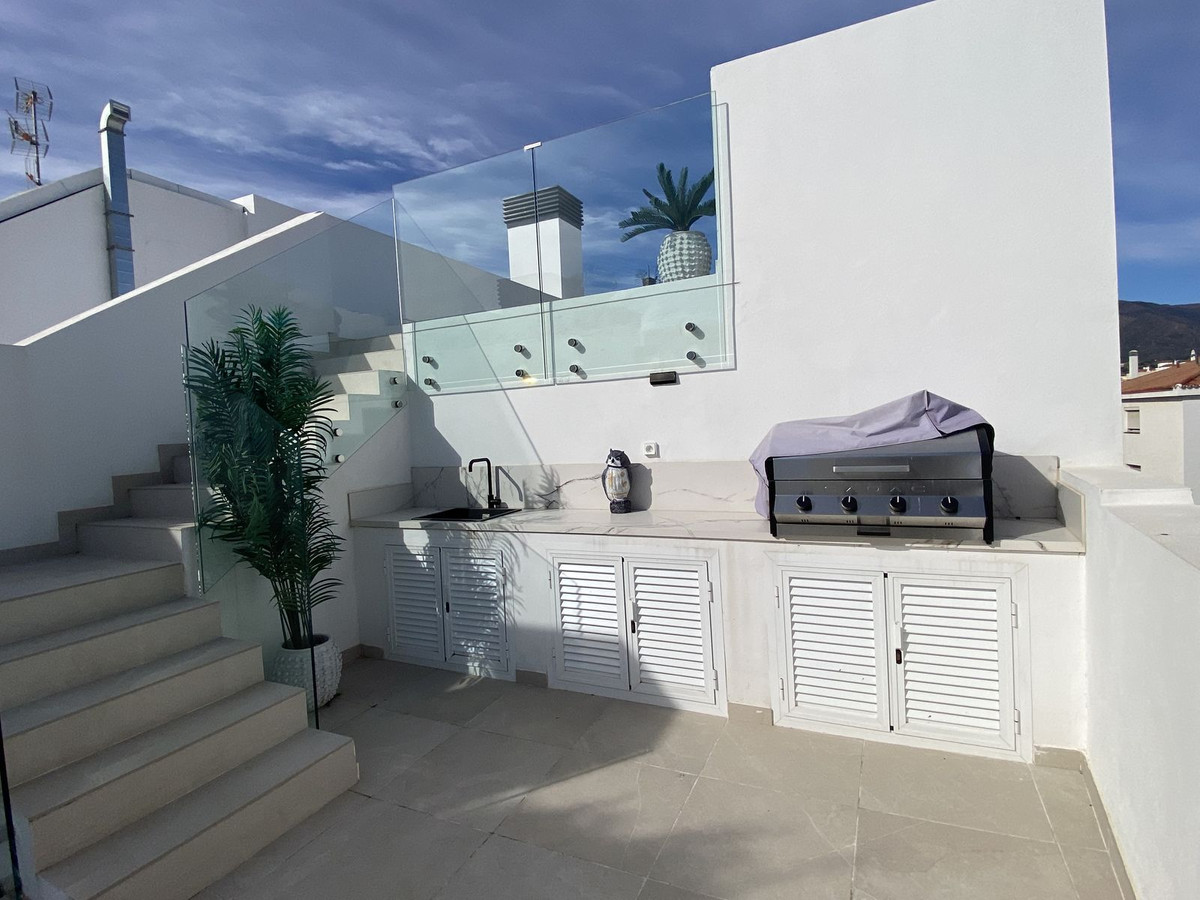 2 Bed Apartment for sale in Estepona Costa Del Sol, Málaga, Spain