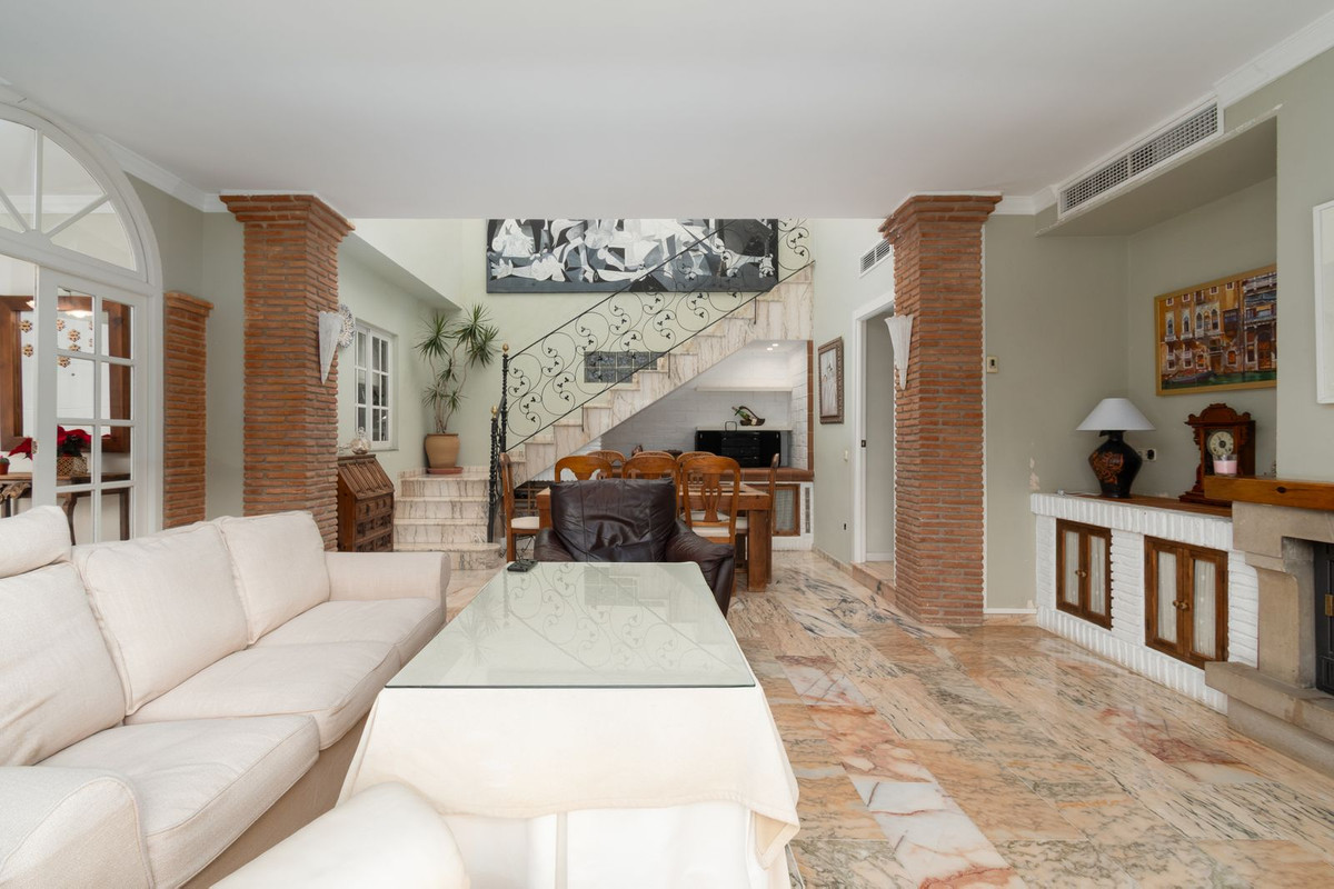 7 Bed Townhouse for sale in Alhaurín De La Torre Costa Del Sol, Málaga, Spain