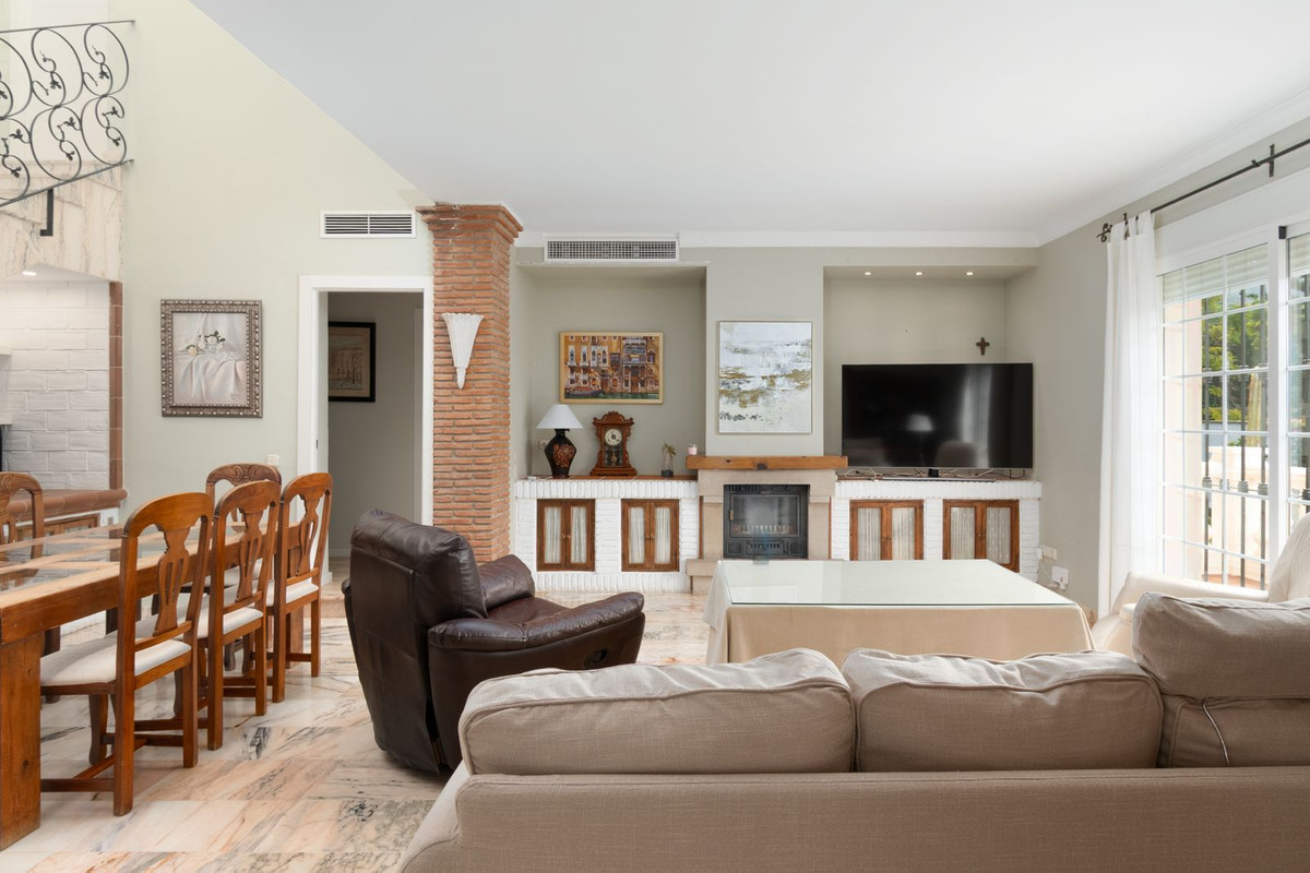 7 Bed Townhouse for sale in Alhaurín De La Torre Costa Del Sol, Málaga, Spain
