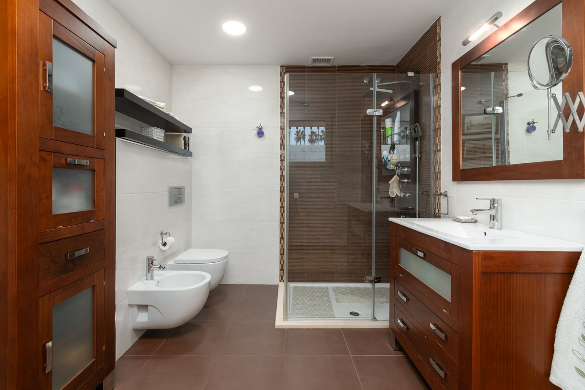 7 Bed Townhouse for sale in Alhaurín De La Torre Costa Del Sol, Málaga, Spain