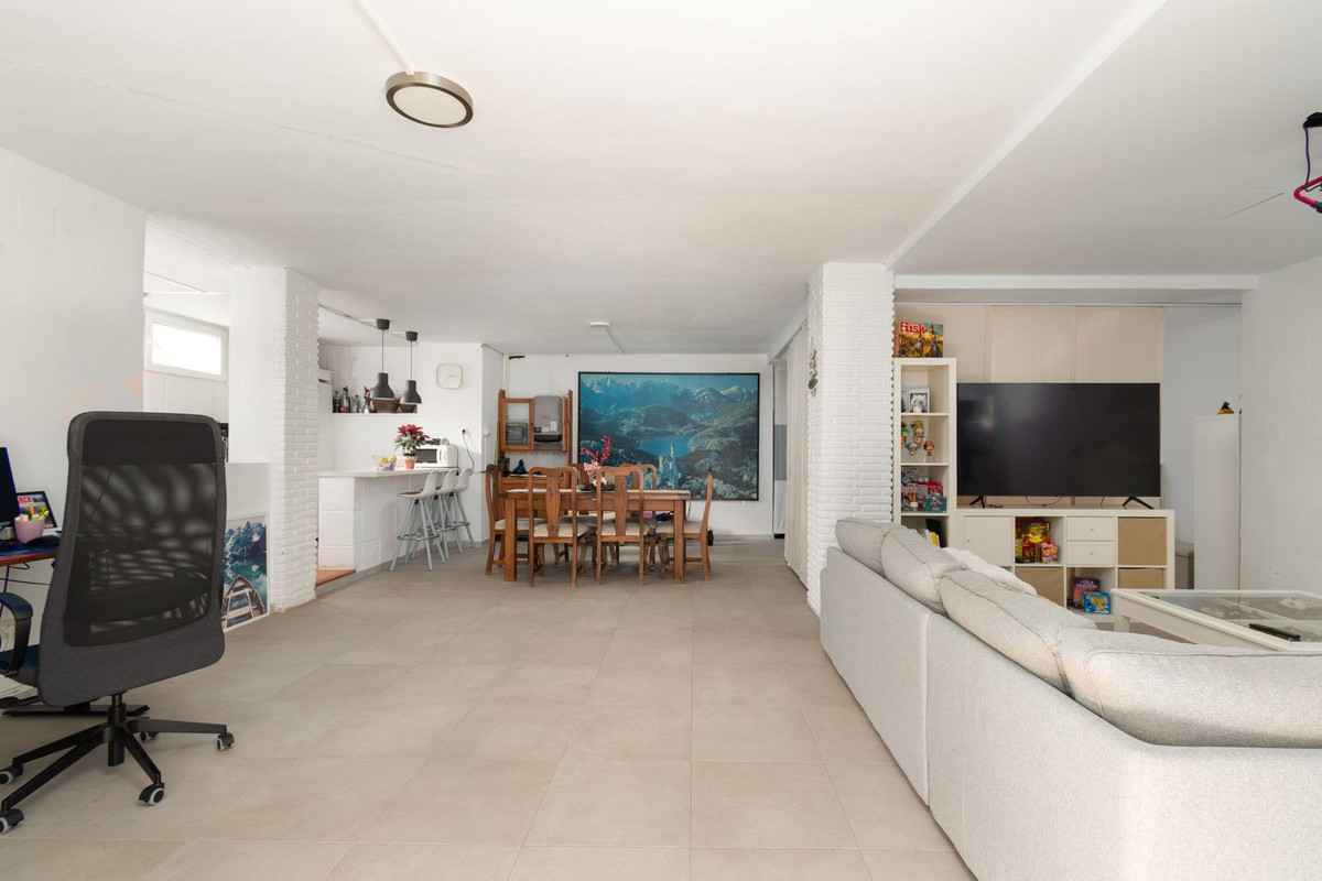 7 Bed Townhouse for sale in Alhaurín De La Torre Costa Del Sol, Málaga, Spain