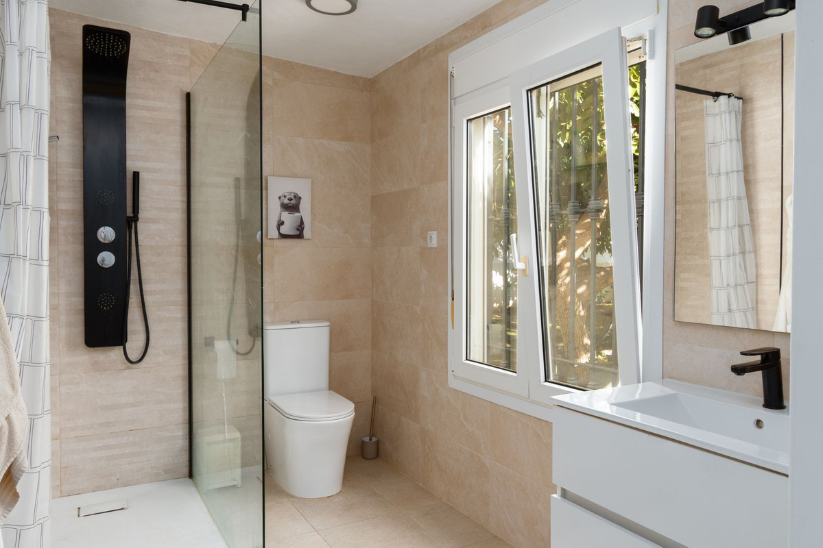 7 Bed Townhouse for sale in Alhaurín De La Torre Costa Del Sol, Málaga, Spain