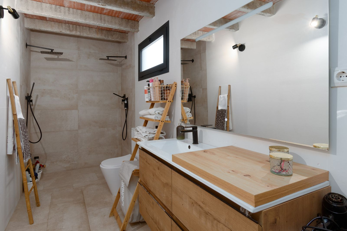 7 Bed Townhouse for sale in Alhaurín De La Torre Costa Del Sol, Málaga, Spain
