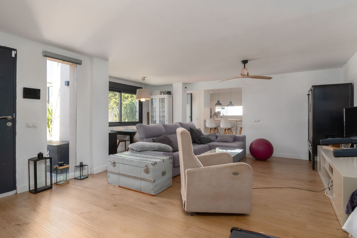 7 Bed Townhouse for sale in Alhaurín De La Torre Costa Del Sol, Málaga, Spain