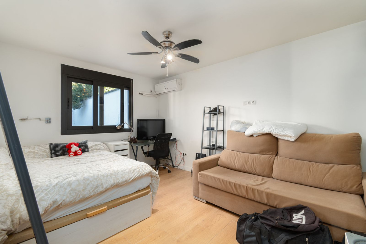 7 Bed Townhouse for sale in Alhaurín De La Torre Costa Del Sol, Málaga, Spain