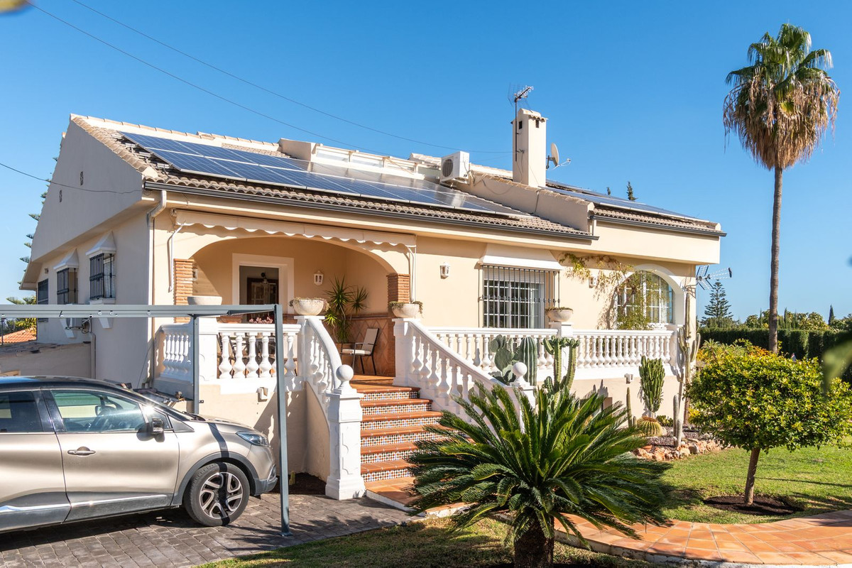 7 Bed Townhouse for sale in Alhaurín De La Torre Costa Del Sol, Málaga, Spain