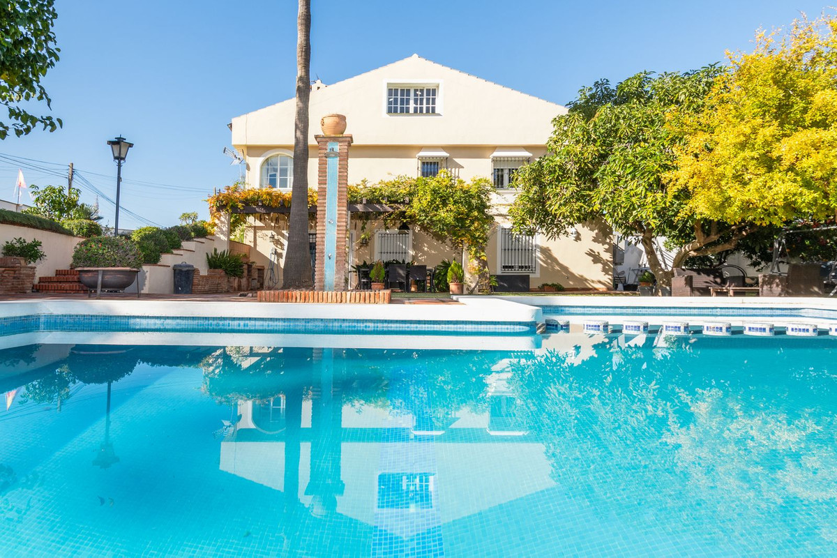 7 Bed Townhouse for sale in Alhaurín De La Torre Costa Del Sol, Málaga, Spain