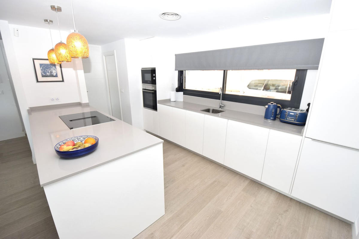 Se vende Apartamento Planta Media de 3 dormitorios en Costa Del Sol, Málaga, España