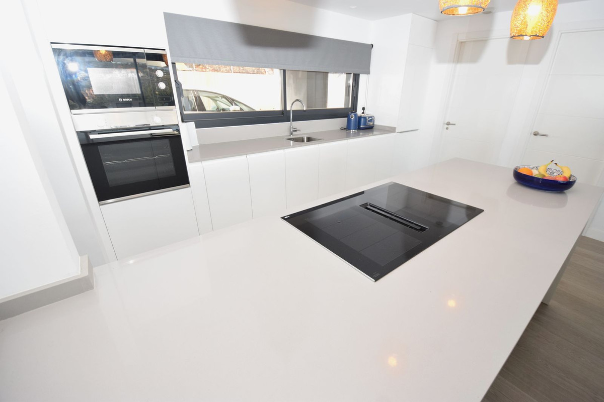 Se vende Apartamento Planta Media de 3 dormitorios en Costa Del Sol, Málaga, España