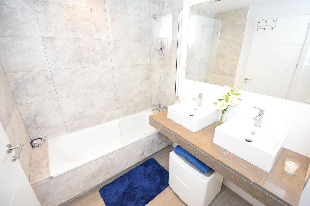 Se vende Apartamento Planta Media de 3 dormitorios en Costa Del Sol, Málaga, España