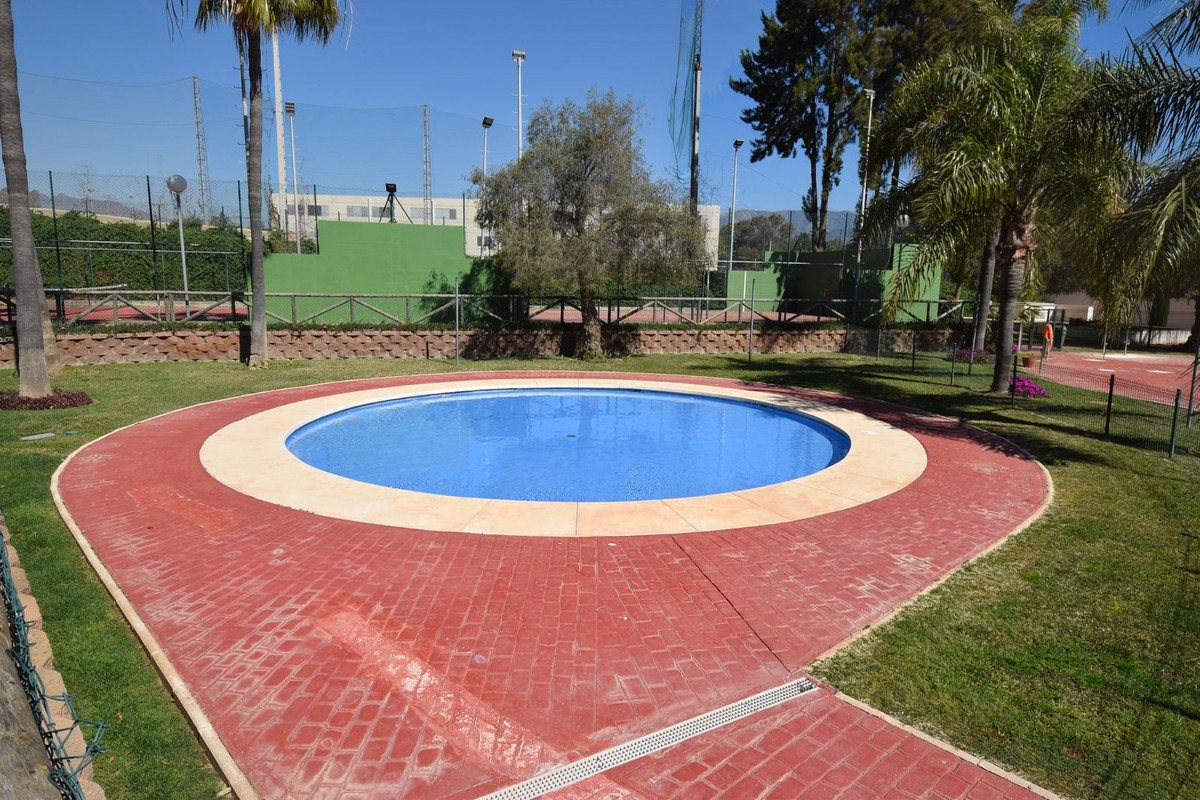 Se vende Apartamento Planta Media de 3 dormitorios en Costa Del Sol, Málaga, España
