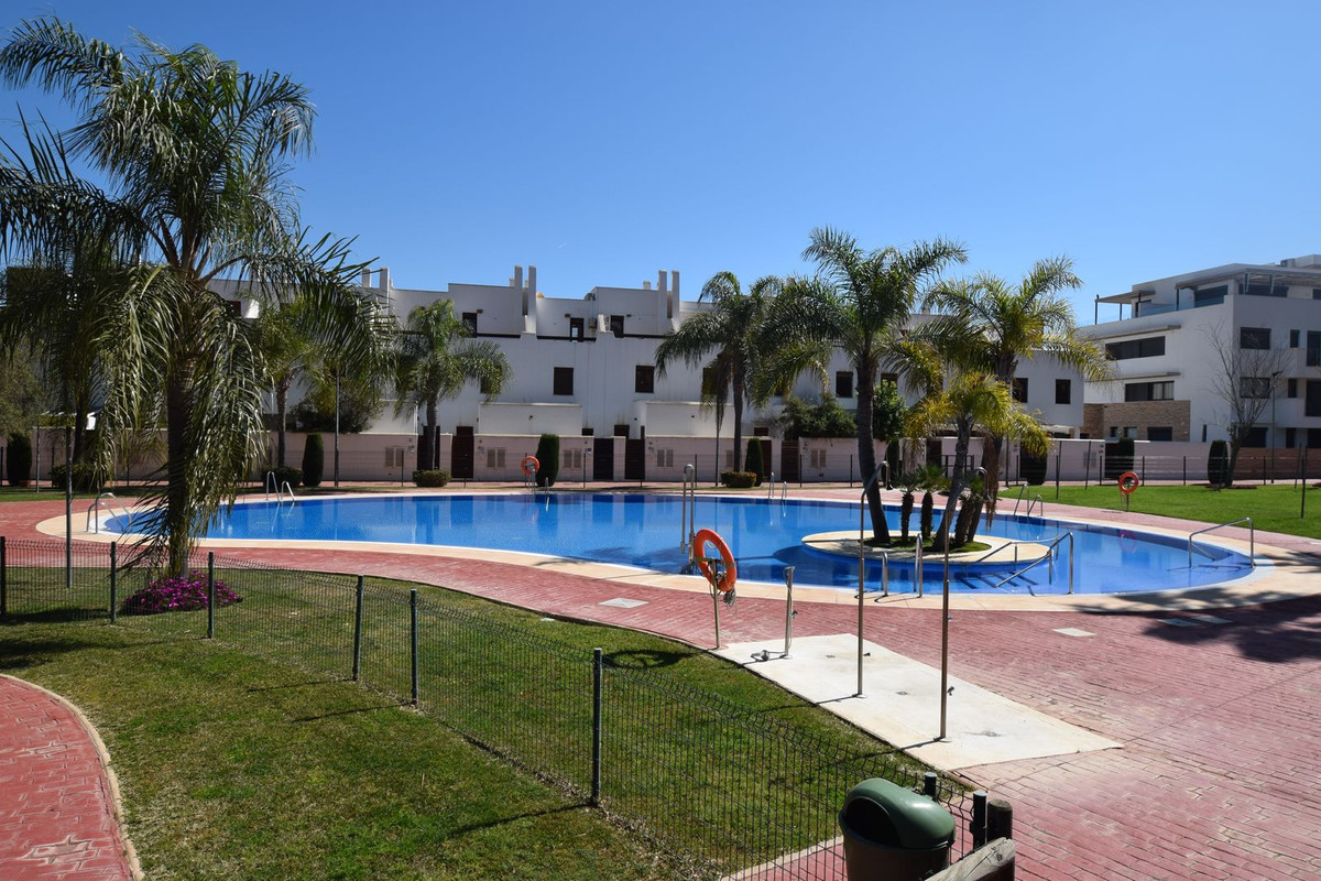 Se vende Apartamento Planta Media de 3 dormitorios en Costa Del Sol, Málaga, España
