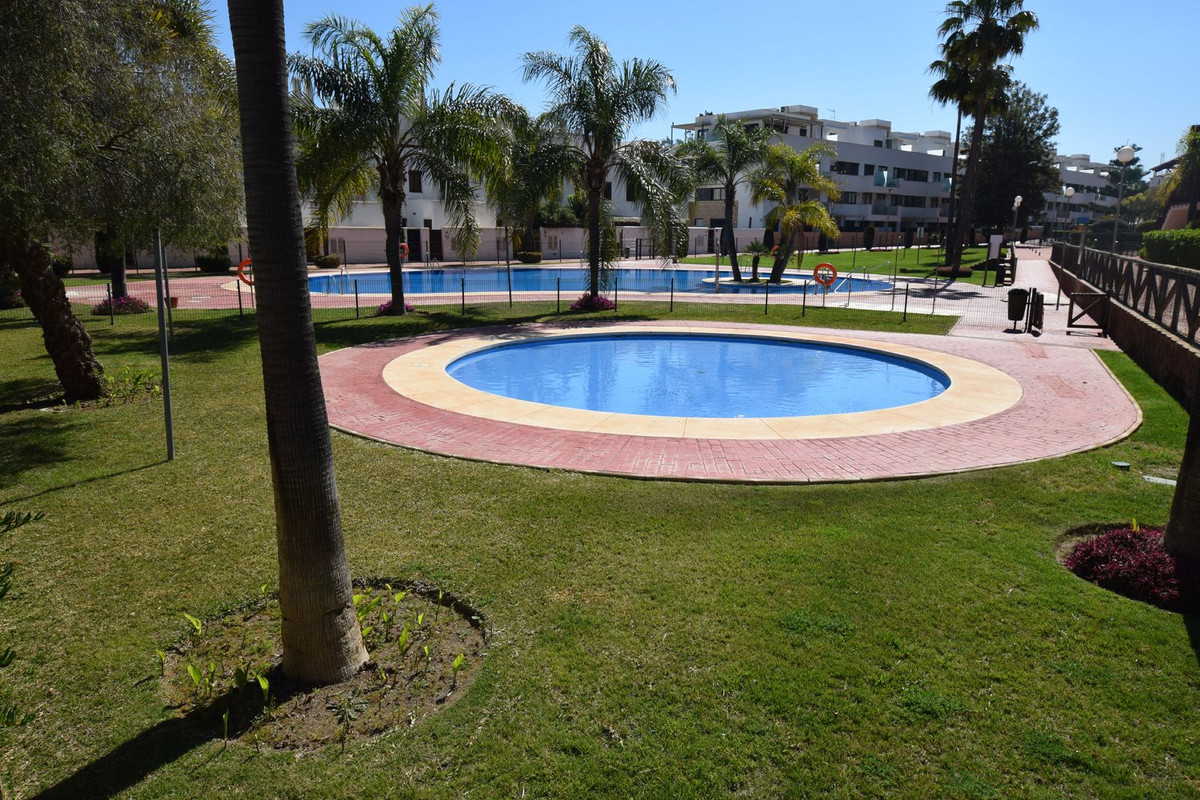 Se vende Apartamento Planta Media de 3 dormitorios en Costa Del Sol, Málaga, España