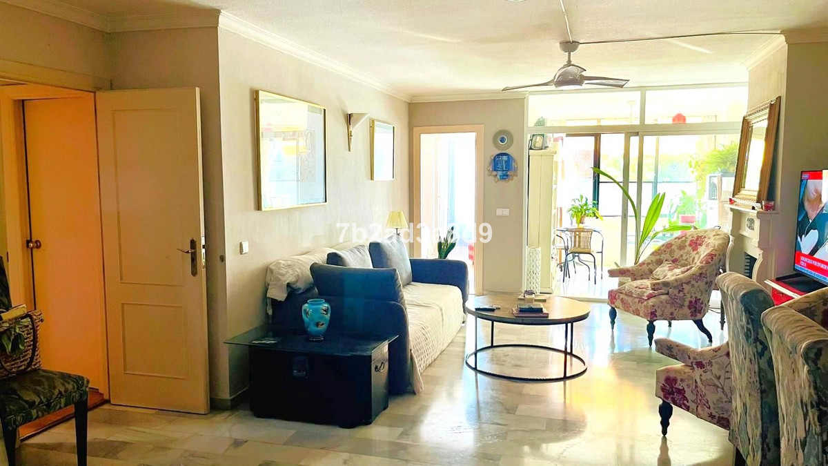 Se vende Apartamento Planta Media de 3 dormitorios en Costa Del Sol, Málaga, España