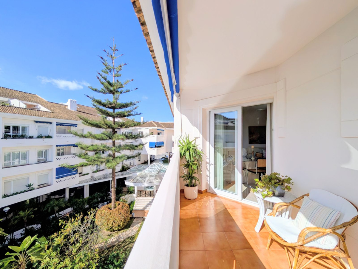 4 Bed Apartment for sale in San Pedro De Alcántara Costa Del Sol, Málaga, Spain