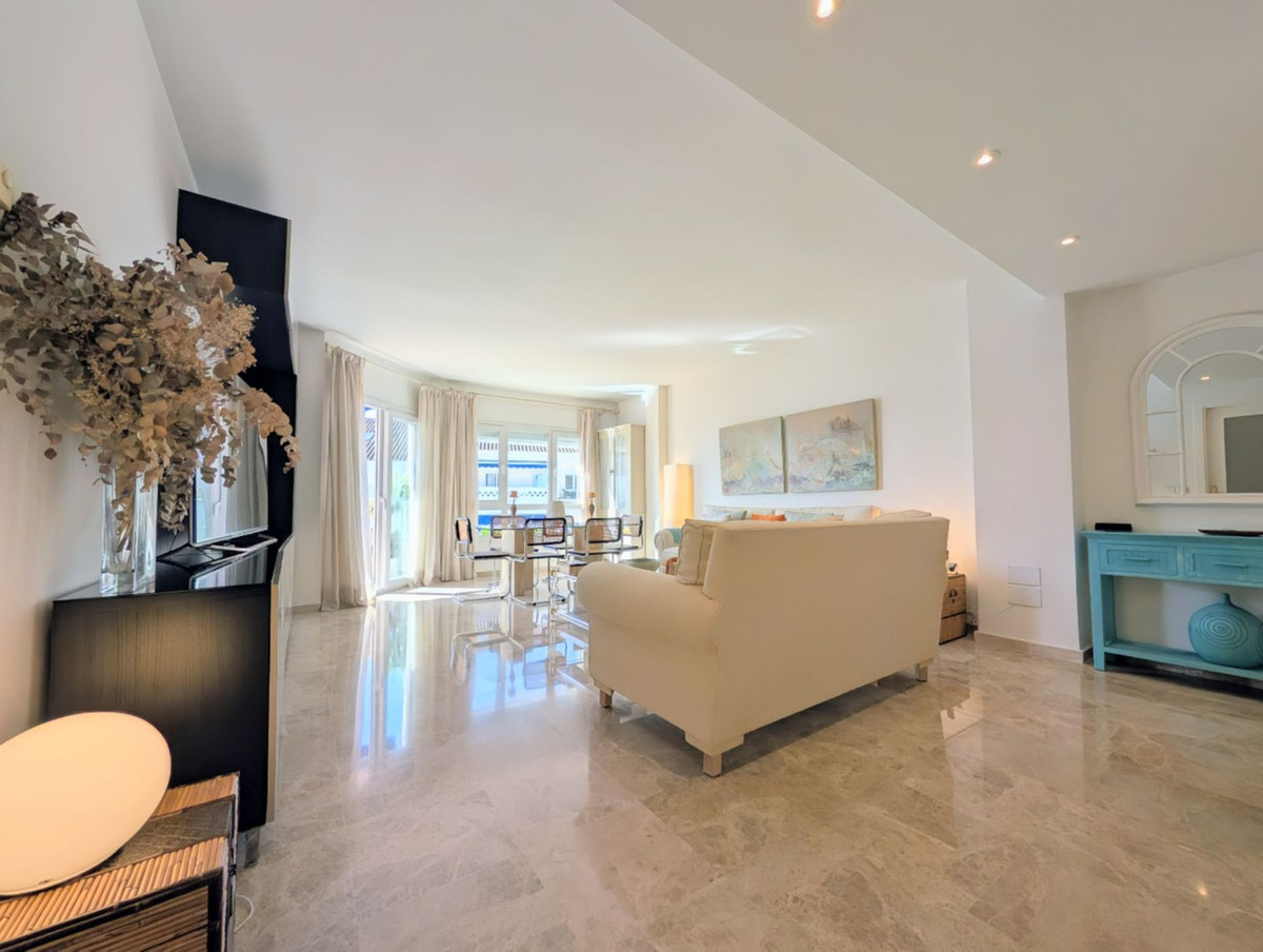 4 Bed Apartment for sale in San Pedro De Alcántara Costa Del Sol, Málaga, Spain