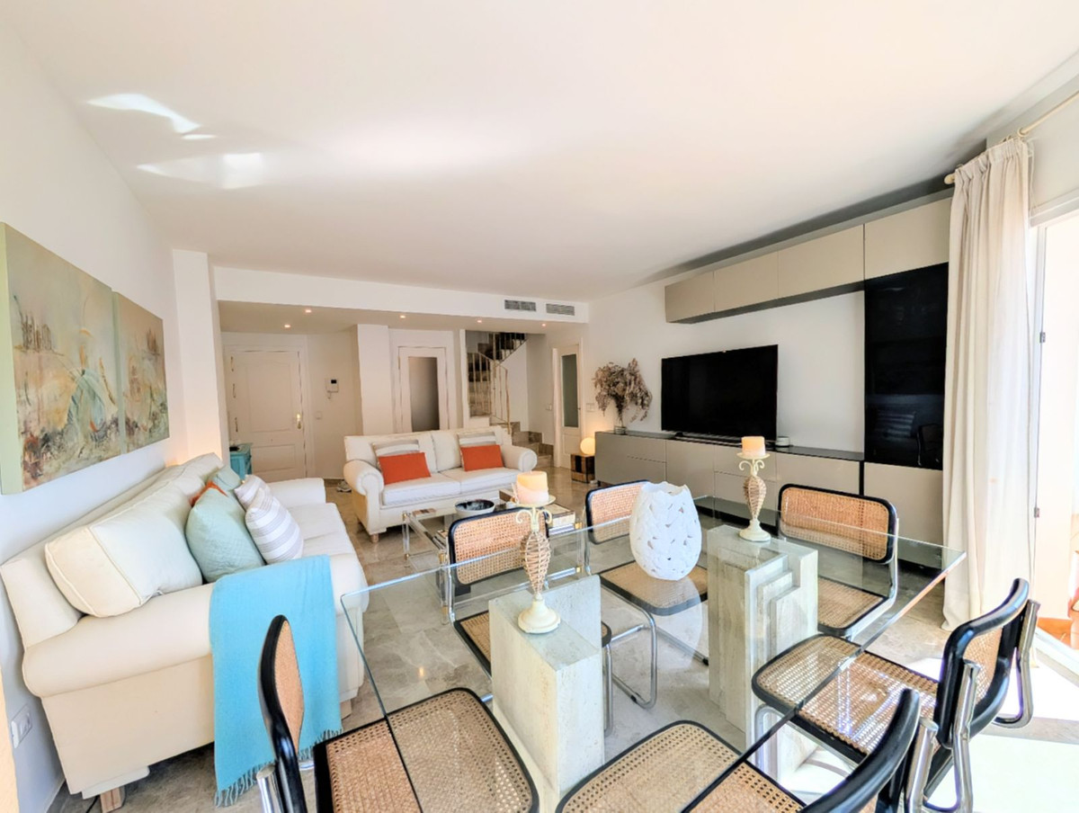 4 Bed Apartment for sale in San Pedro De Alcántara Costa Del Sol, Málaga, Spain
