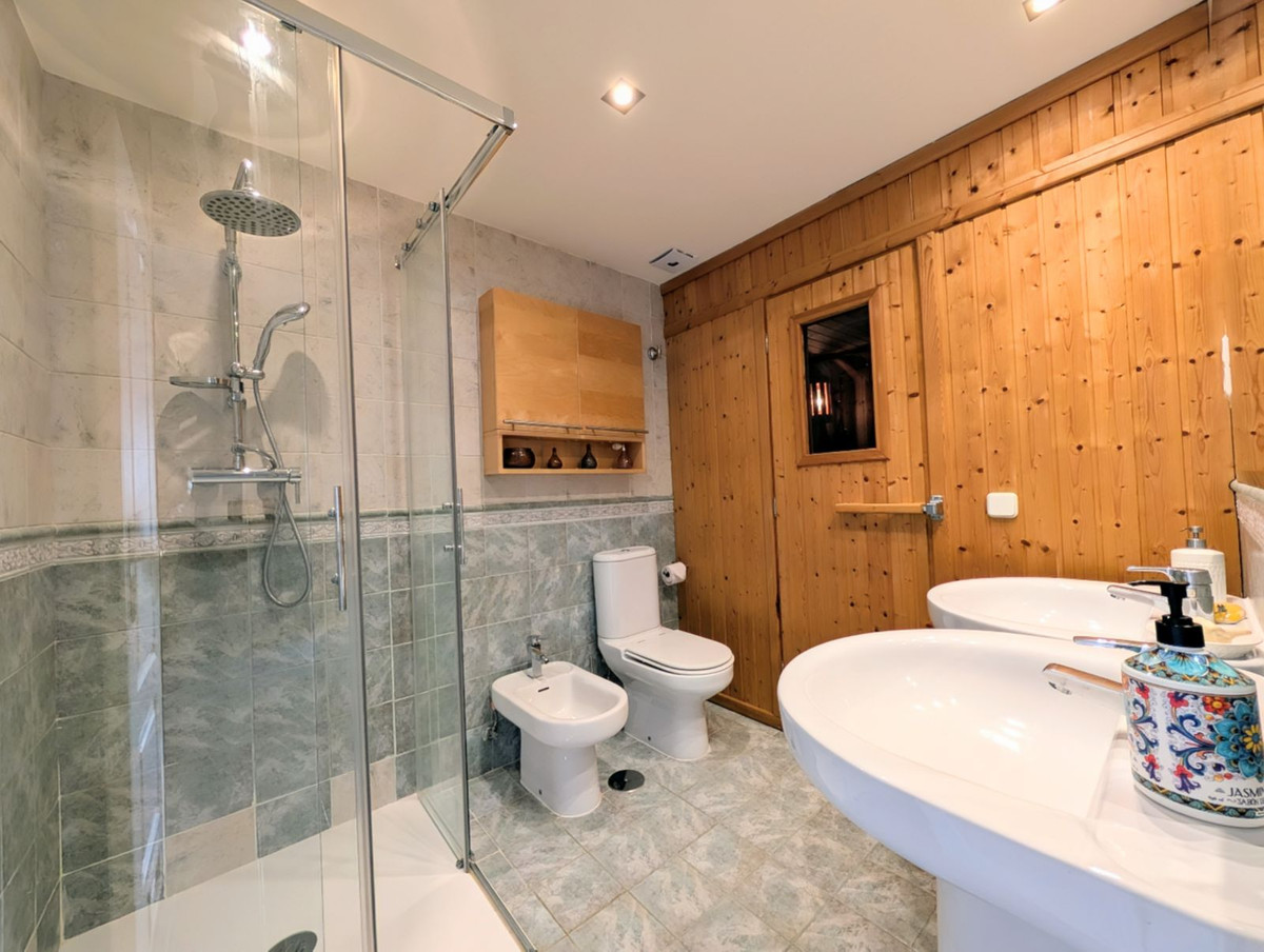 4 Bed Apartment for sale in San Pedro De Alcántara Costa Del Sol, Málaga, Spain