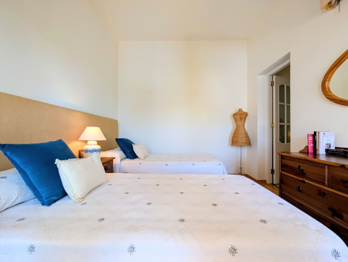 4 Bed Apartment for sale in San Pedro De Alcántara Costa Del Sol, Málaga, Spain