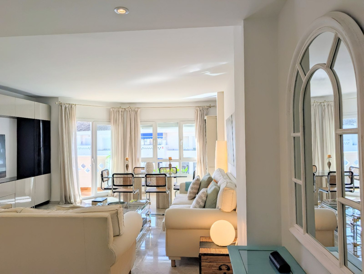 4 Bed Apartment for sale in San Pedro De Alcántara Costa Del Sol, Málaga, Spain