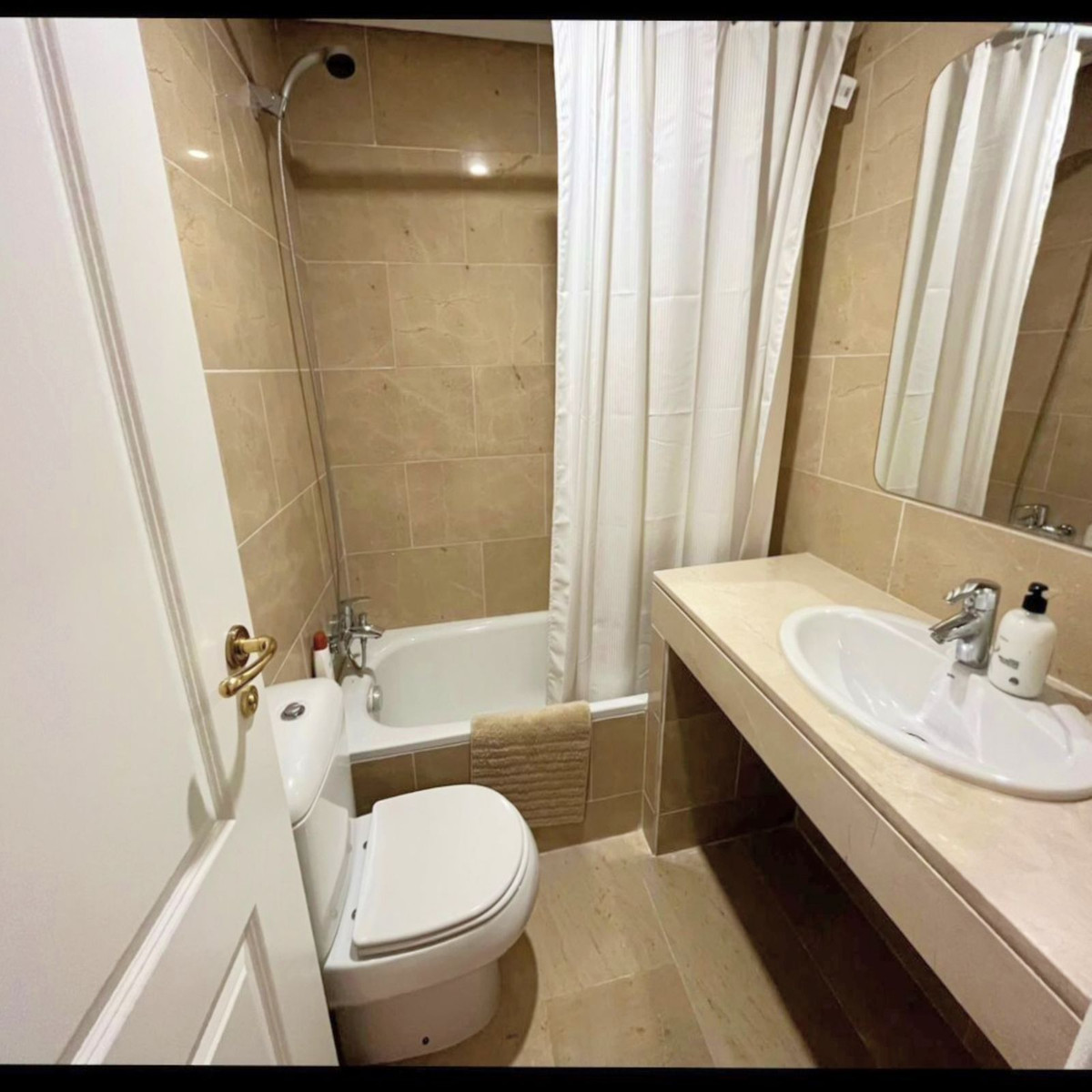 2 Bed Apartment for sale in La Duquesa Costa Del Sol, Málaga, Spain