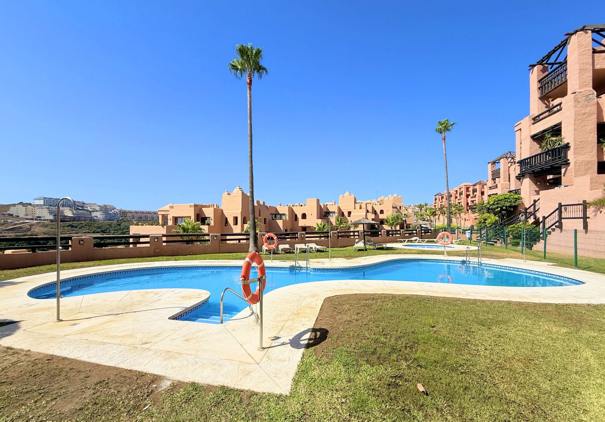 2 Bed Apartment for sale in La Duquesa Costa Del Sol, Málaga, Spain