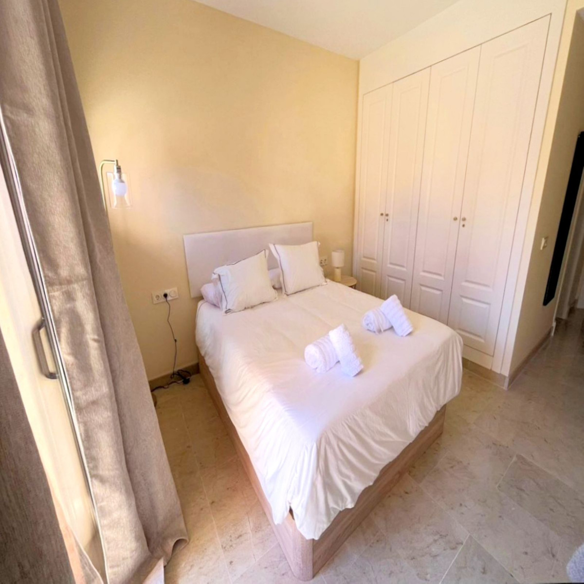 2 Bed Apartment for sale in La Duquesa Costa Del Sol, Málaga, Spain