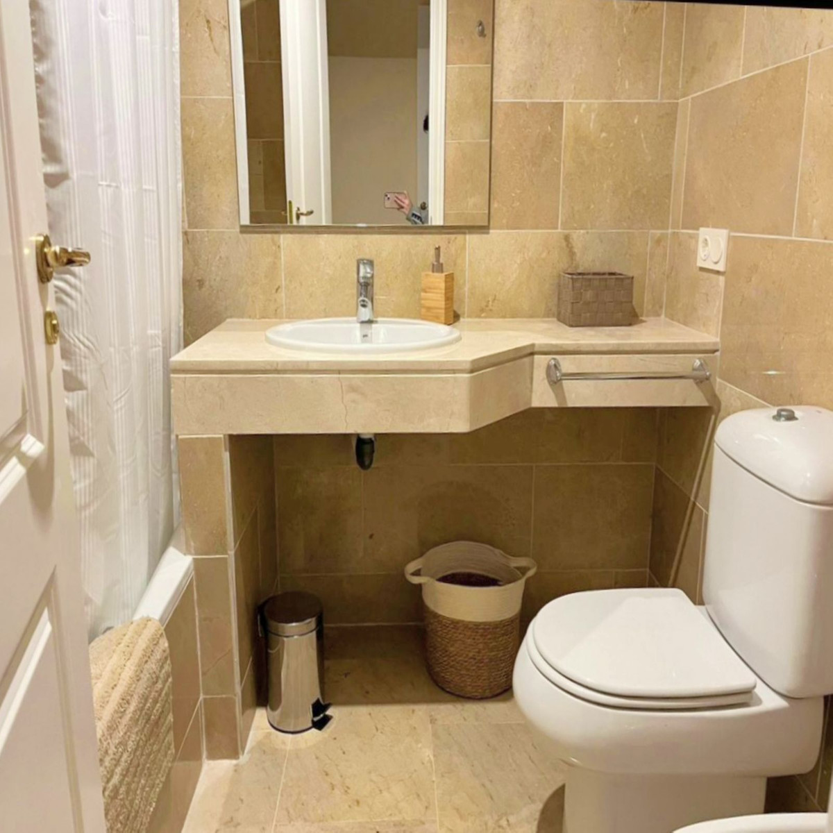 2 Bed Apartment for sale in La Duquesa Costa Del Sol, Málaga, Spain