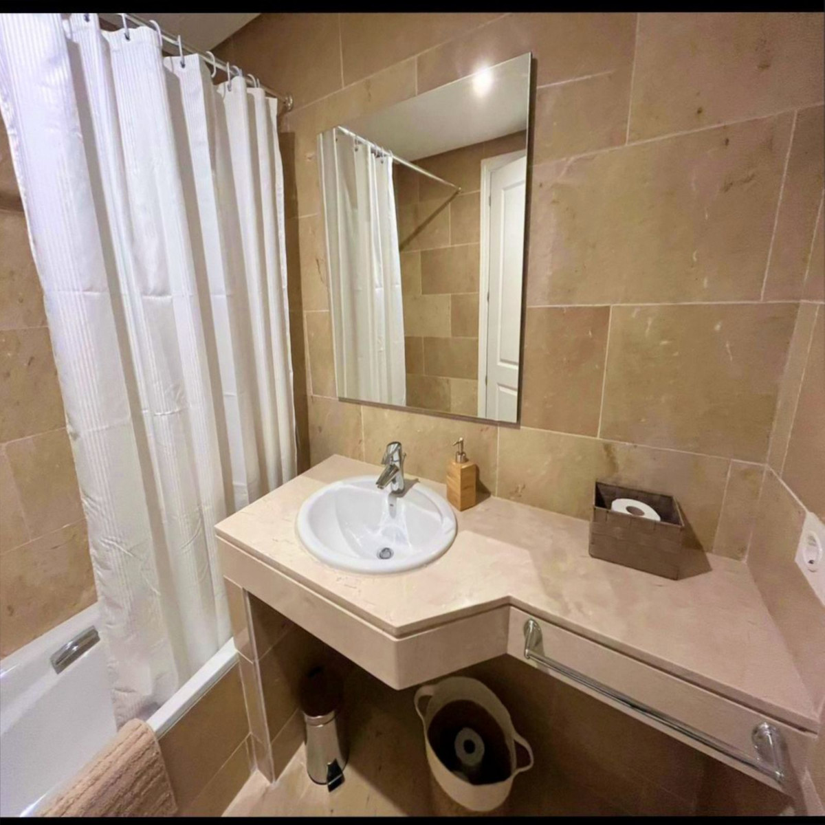2 Bed Apartment for sale in La Duquesa Costa Del Sol, Málaga, Spain
