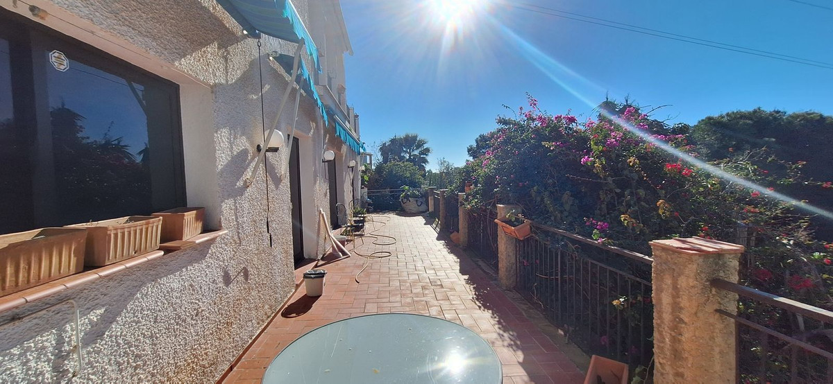 4 Bed Townhouse for sale in Torreblanca Costa Del Sol, Málaga, Spain