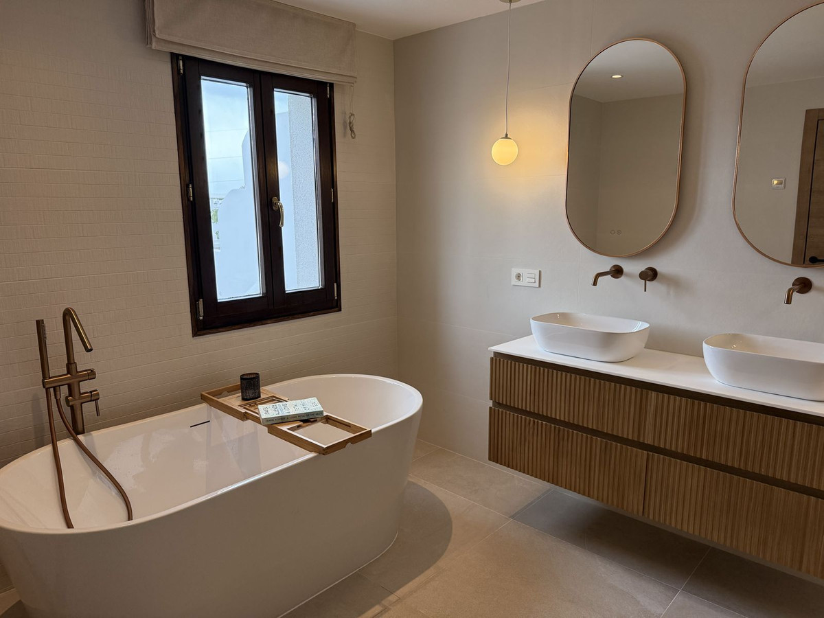4 Bed Townhouse for sale in Estepona Costa Del Sol, Málaga, Spain