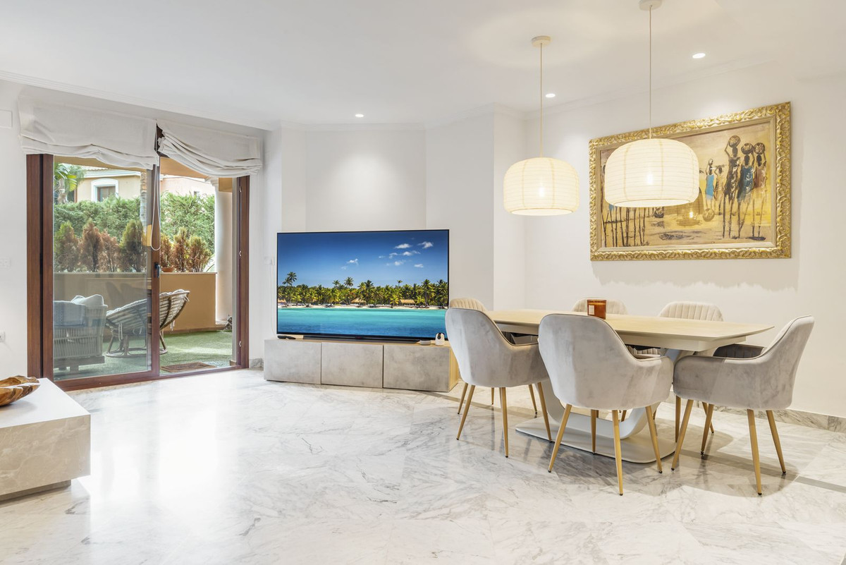 2 Bed Apartment for sale in The Golden Mile Costa Del Sol, Málaga, Spain