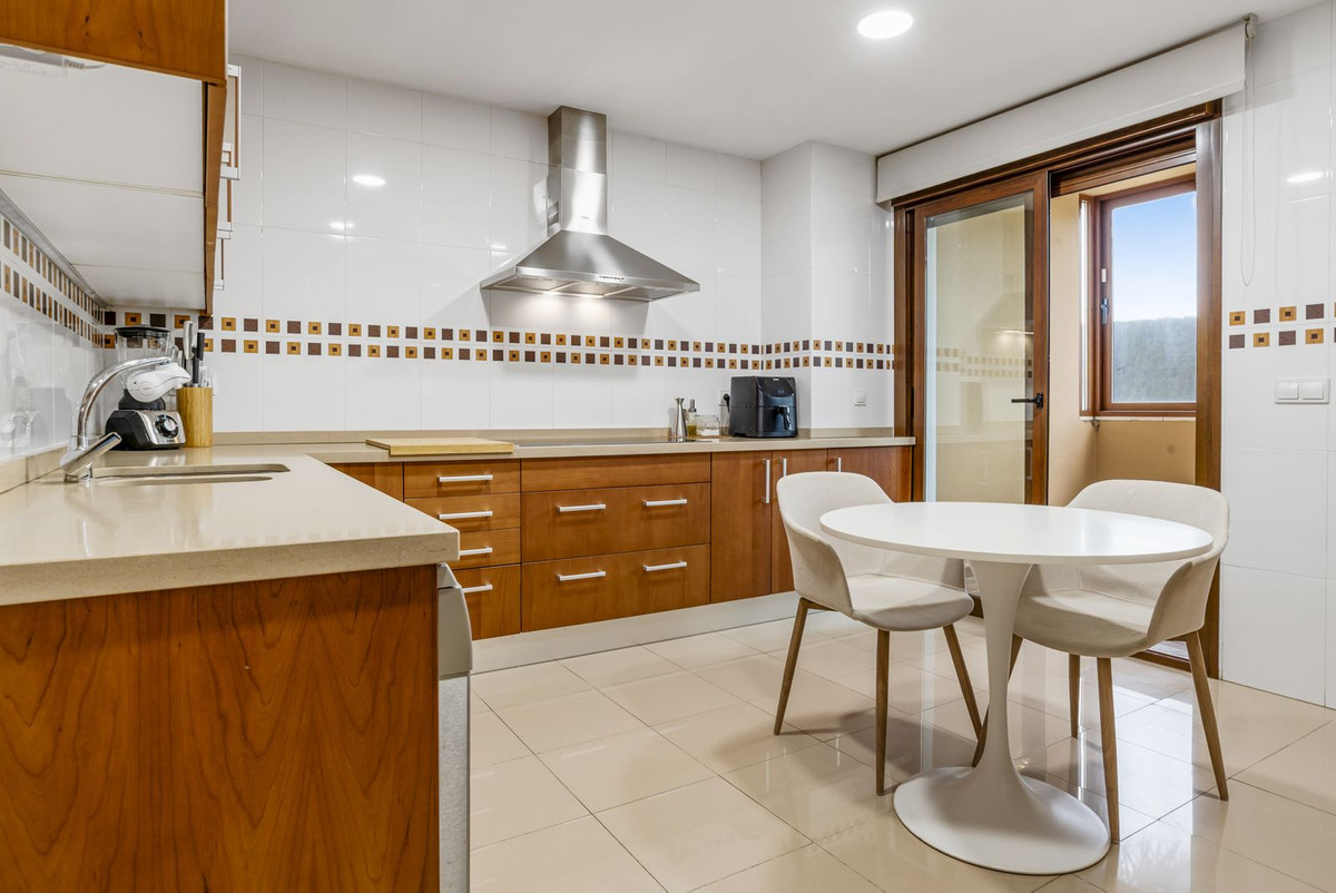 2 Bed Apartment for sale in The Golden Mile Costa Del Sol, Málaga, Spain