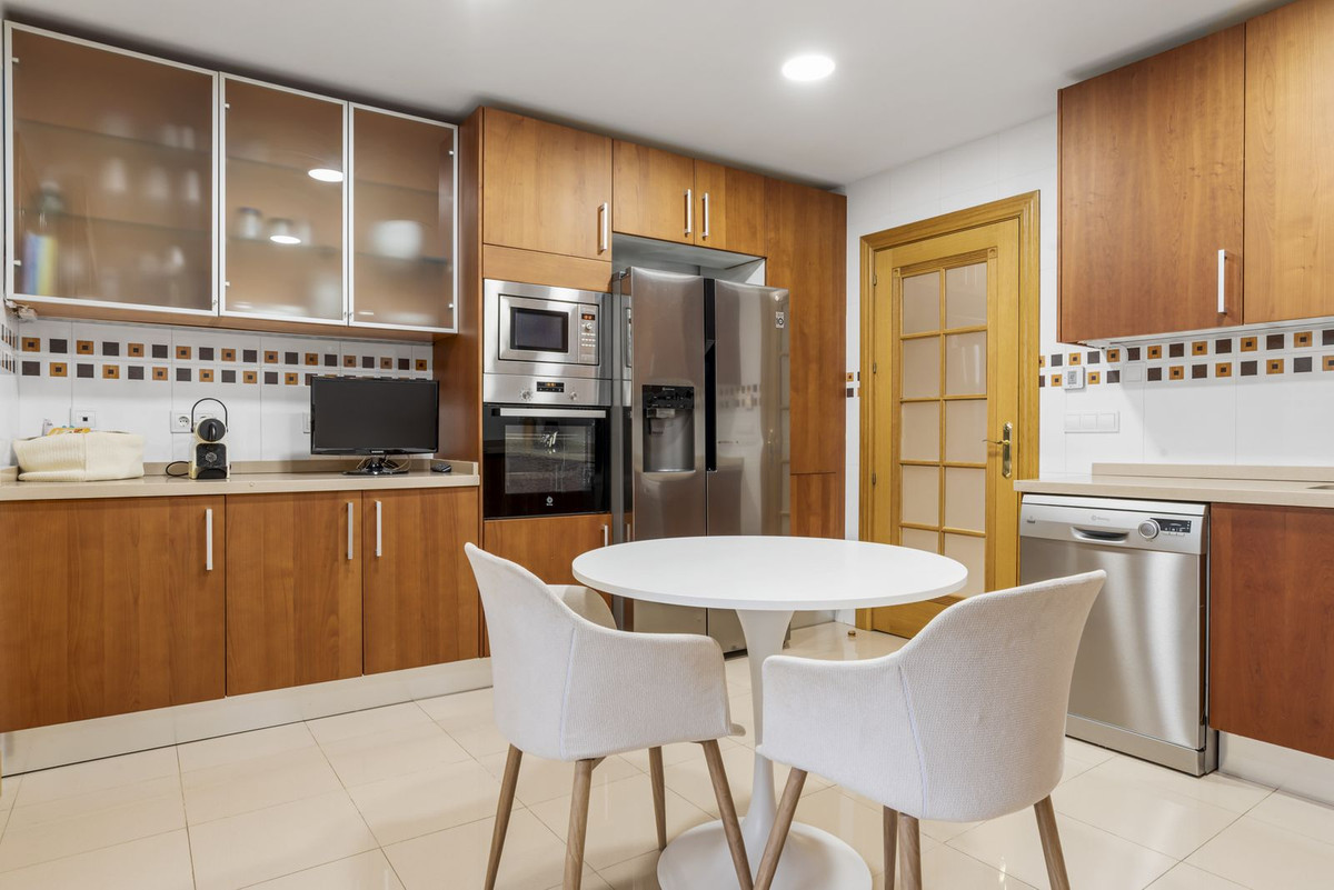 2 Bed Apartment for sale in The Golden Mile Costa Del Sol, Málaga, Spain