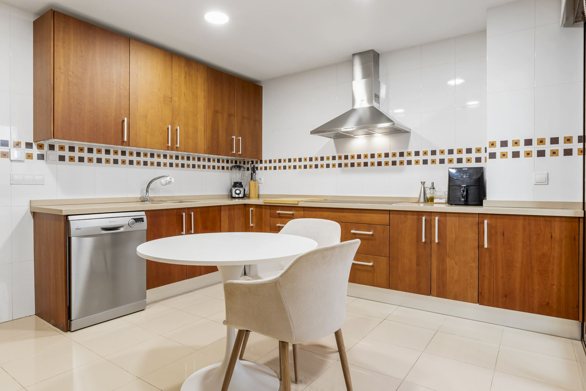 2 Bed Apartment for sale in The Golden Mile Costa Del Sol, Málaga, Spain