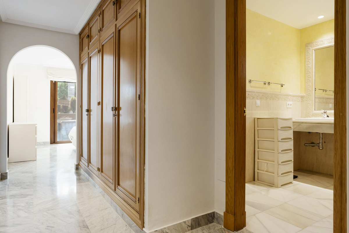 2 Bed Apartment for sale in The Golden Mile Costa Del Sol, Málaga, Spain