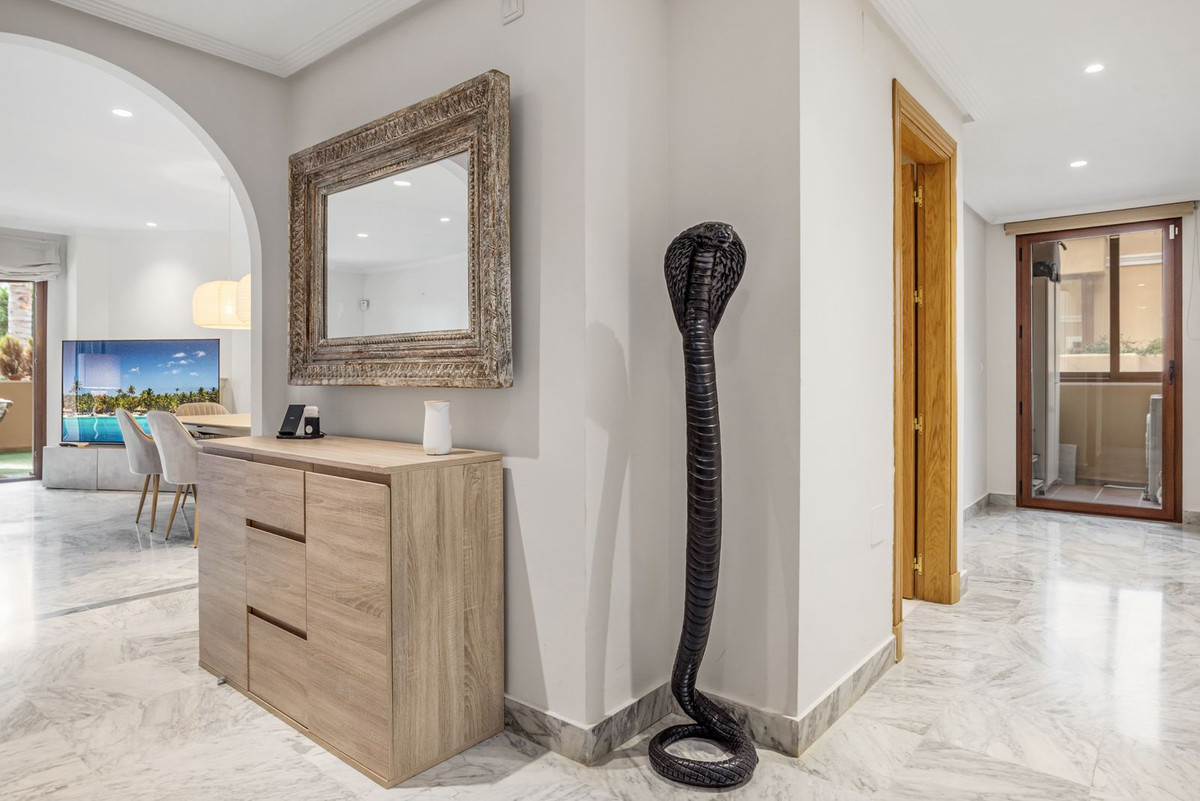 2 Bed Apartment for sale in The Golden Mile Costa Del Sol, Málaga, Spain