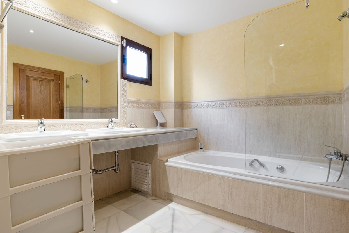 2 Bed Apartment for sale in The Golden Mile Costa Del Sol, Málaga, Spain