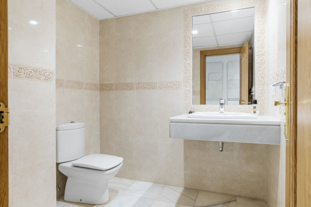 2 Bed Apartment for sale in The Golden Mile Costa Del Sol, Málaga, Spain