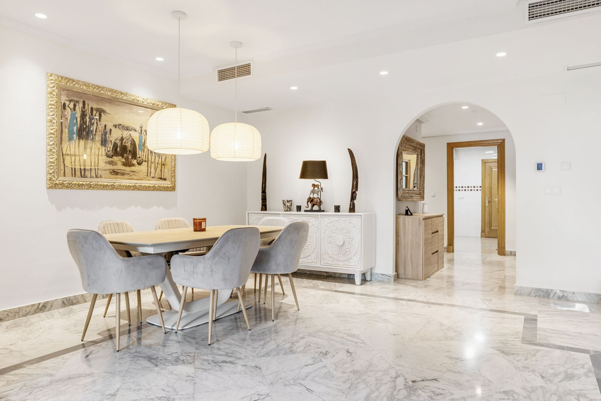 2 Bed Apartment for sale in The Golden Mile Costa Del Sol, Málaga, Spain