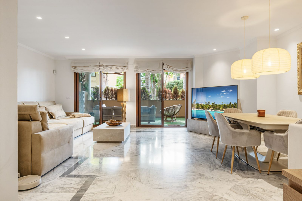 2 Bed Apartment for sale in The Golden Mile Costa Del Sol, Málaga, Spain