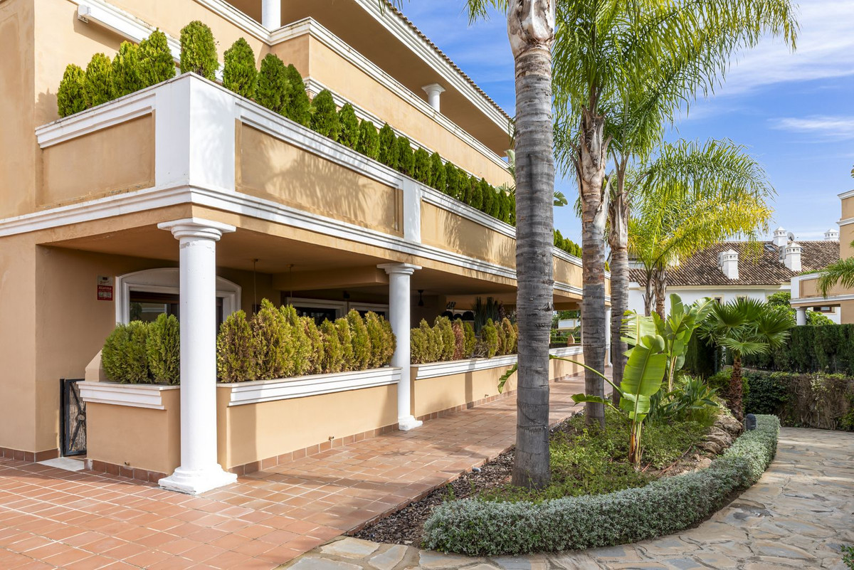 2 Bed Apartment for sale in The Golden Mile Costa Del Sol, Málaga, Spain