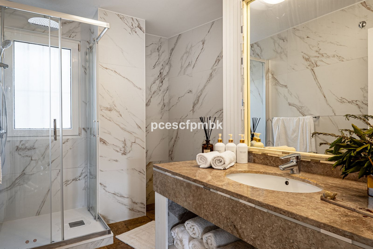 Se vende Apartamento Planta Media de 3 dormitorios en Costa Del Sol, Málaga, España